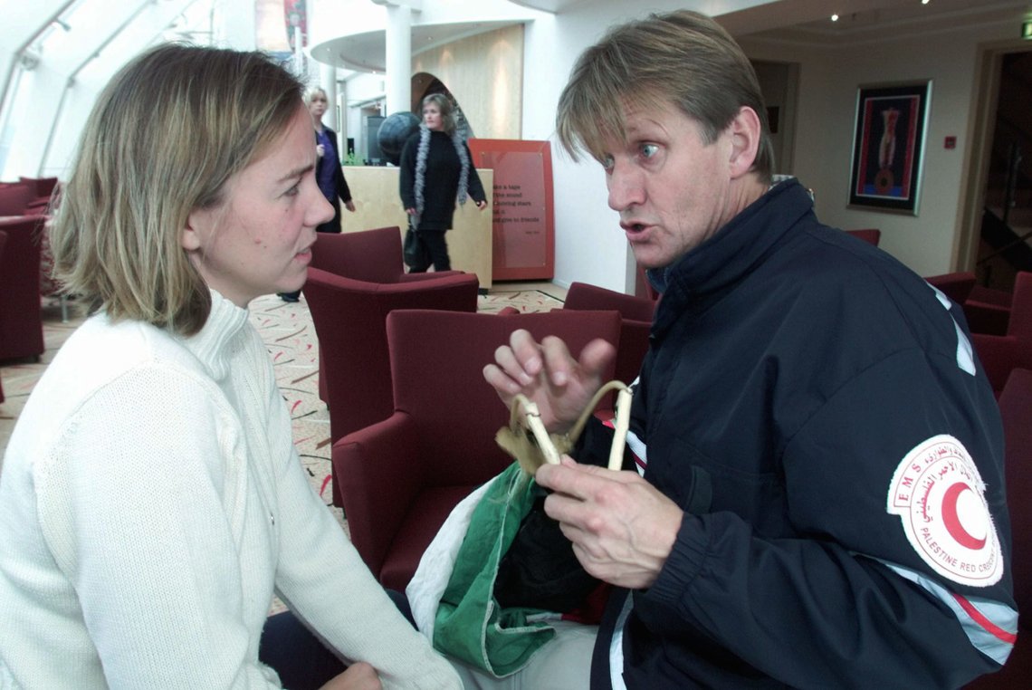 OSLO 20001114: Prof. med. Mads Gilbert og Norsk Folkehjelps repr. i Gaza Nora Ingdal under pressekonferansen til Norsk Folkehjelp. De orienterte om følgene av israelsk voldsbruk mot palestinerne.
Foto: Lise Åserud / SCANPIX OSLO 20001114: Prof. med. Mads Gilbert og Norsk Folkehjelps repr. i Gaza Nora Ingdal under pressekonferansen til Norsk Folkehjelp. De orienterte om følgene av israelsk voldsbruk mot palestinerne.
Foto: Lise Åserud / SCANPIX