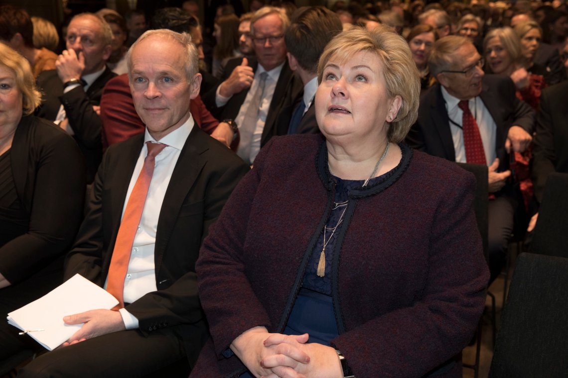 Oslo 20200213.
Finansminister Jan Tore Sanner tv. og , statsminister Erna Solberg i forbindelse med Sentralbanksjef Øystein Olsen sin årstale og middag i Norges Bank torsdag.
Foto: Terje Pedersen / NTB scanpix Oslo 20200213.
Finansminister Jan Tore Sanner tv. og , statsminister Erna Solberg i forbindelse med Sentralbanksjef Øystein Olsen sin årstale og middag i Norges Bank torsdag.
Foto: Terje Pedersen / NTB scanpix