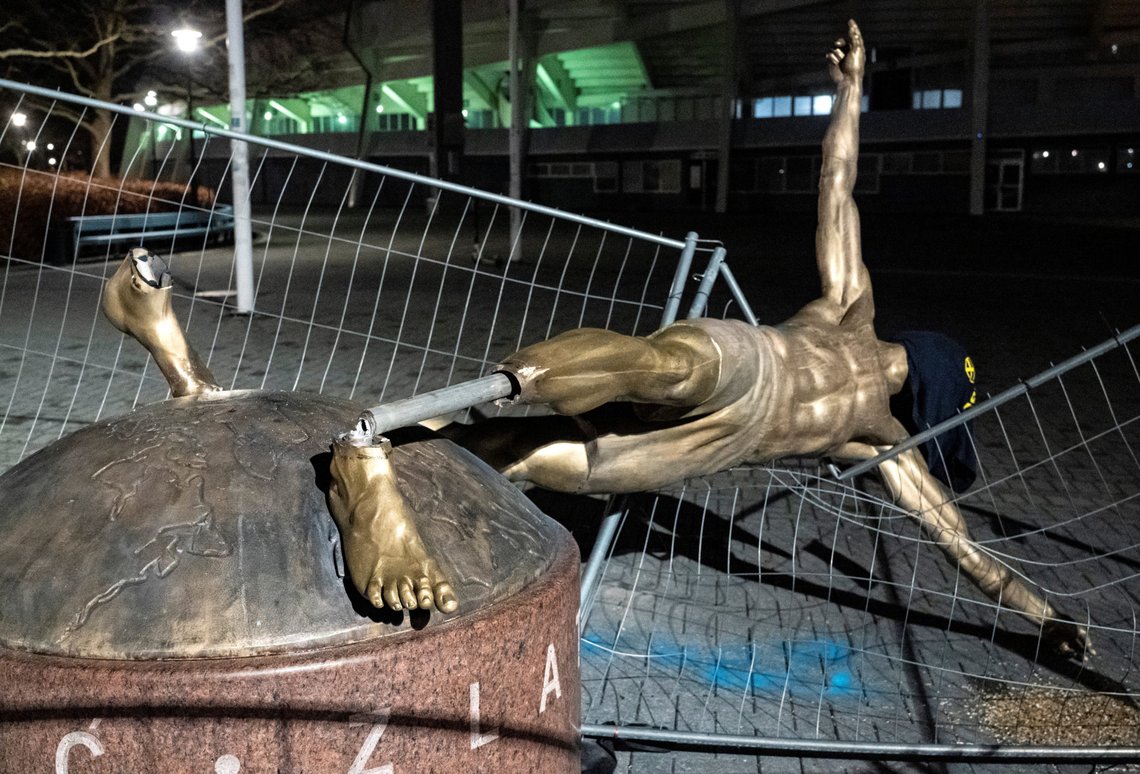 The statue of soccer player Zlatan Ibrahimovic is seen sawn down and destroyed, at the square next to football arena in Malmo, Sweden January 5, 2020. TT News Agency/Johan Nilsson via REUTERS ATTENTION EDITORS - THIS IMAGE WAS PROVIDED BY A THIRD PARTY. SWEDEN OUT. NO COMMERCIAL OR EDITORIAL SALES IN SWEDEN. The statue of soccer player Zlatan Ibrahimovic is seen sawn down and destroyed, at the square next to football arena in Malmo, Sweden January 5, 2020. TT News Agency/Johan Nilsson via REUTERS ATTENTION EDITORS - THIS IMAGE WAS PROVIDED BY A THIRD PARTY. SWEDEN OUT. NO COMMERCIAL OR EDITORIAL SALES IN SWEDEN.