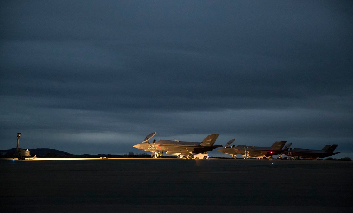 Ørland 20171103.
Forsvarets nye fly F35 landet på Ørlandet flyplass fredag. Forleøpig har tre fly ankommet Norge.
Foto: Terje Pedersen / NTB scanpix Ørland 20171103.
Forsvarets nye fly F35 landet på Ørlandet flyplass fredag. Forleøpig har tre fly ankommet Norge.
Foto: Terje Pedersen / NTB scanpix