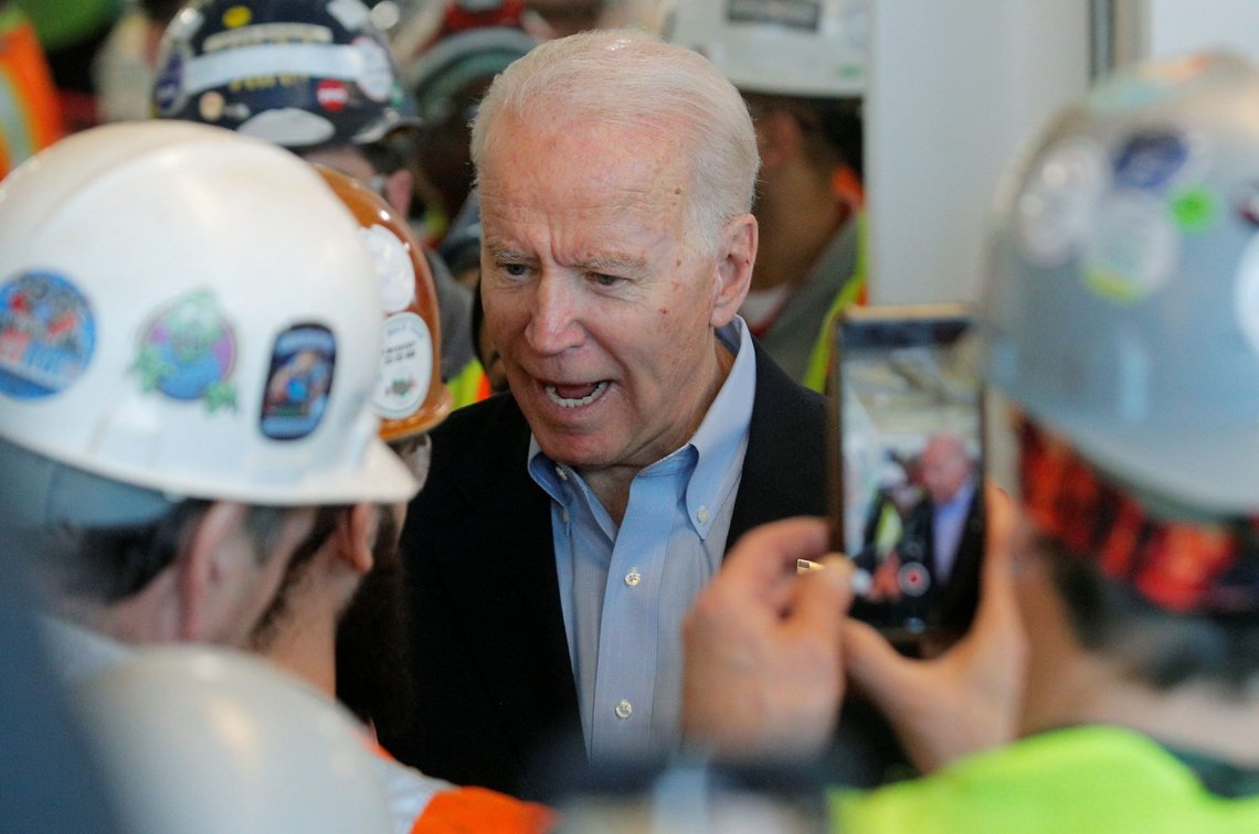 Democratic U.S. presidential candidate and former Vice President Joe Biden argues with a worker as he defends his positions on gun control during a Biden campaign stop at the FCA (Fiat Chrysler Automobiles) Mack Assembly plant in Detroit, Michigan, U.S., March 10, 2020. REUTERS/Brendan McDermid Democratic U.S. presidential candidate and former Vice President Joe Biden argues with a worker as he defends his positions on gun control during a Biden campaign stop at the FCA (Fiat Chrysler Automobiles) Mack Assembly plant in Detroit, Michigan, U.S., March 10, 2020. REUTERS/Brendan McDermid