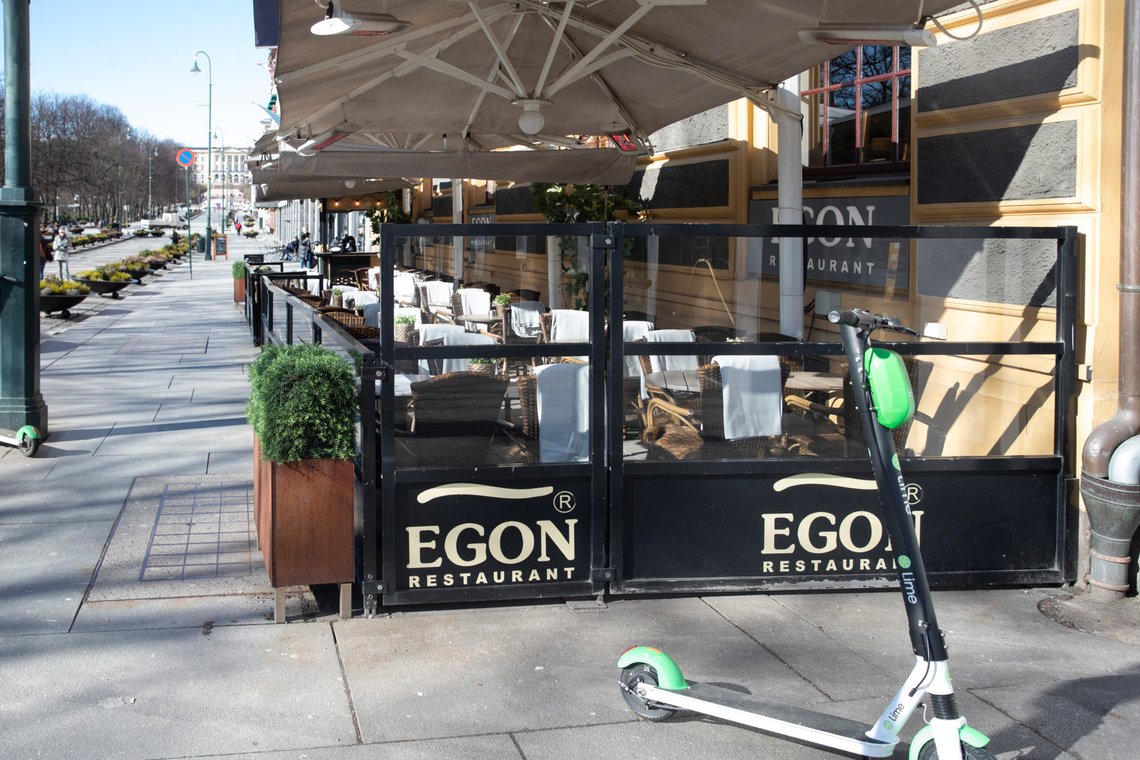 Oslo 20200316.
Ingen besøkende på Egon restaurant tidlig mandag ettermiddag. Det er få mennesker på å Karl Johans gate på grunn av den økende smittefaren i Norge.
Foto: Terje Bendiksby / NTB scanpix Oslo 20200316.
Ingen besøkende på Egon restaurant tidlig mandag ettermiddag. Det er få mennesker på å Karl Johans gate på grunn av den økende smittefaren i Norge.
Foto: Terje Bendiksby / NTB scanpix
