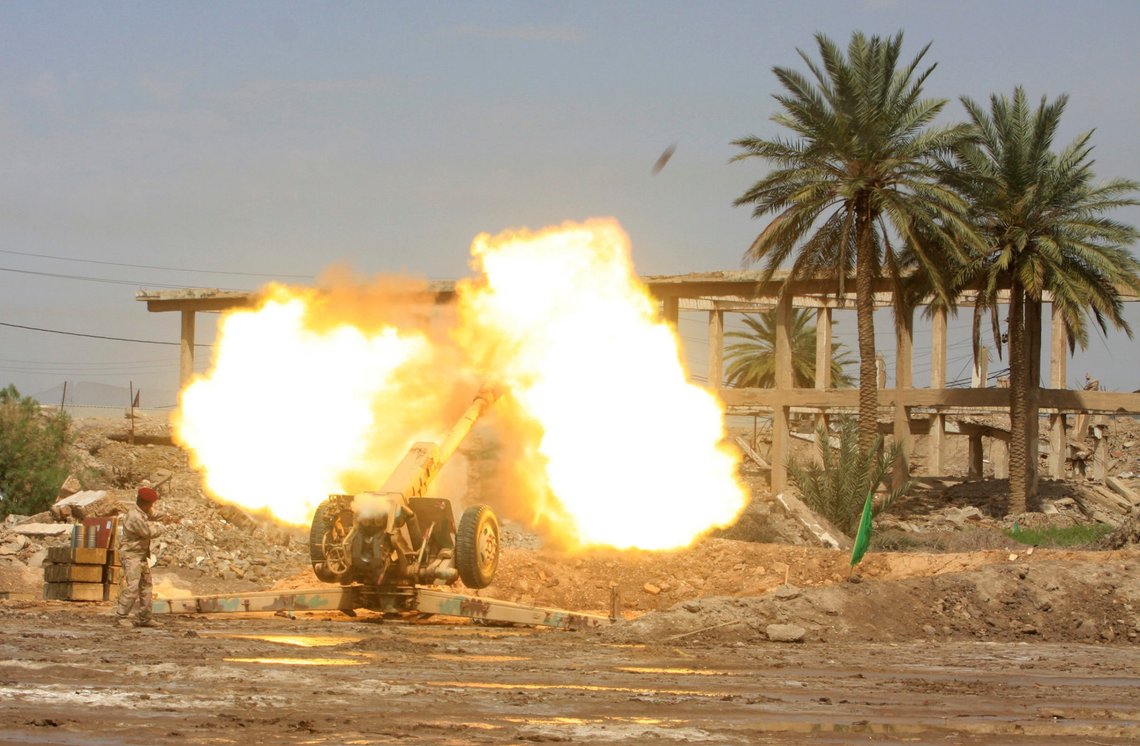 Iraqi security forces fire an artillery gun during clashes with the al Qaeda-linked Islamic State in Iraq and the Levant (ISIL) in Jurf al-Sakhar, 60 km (40 miles) from the capital April 16, 2014. REUTERS/Mushtaq Muhammed (IRAQ - Tags: CIVIL UNREST MILITARY TPX IMAGES OF THE DAY) Iraqi security forces fire an artillery gun during clashes with the al Qaeda-linked Islamic State in Iraq and the Levant (ISIL) in Jurf al-Sakhar, 60 km (40 miles) from the capital April 16, 2014. REUTERS/Mushtaq Muhammed (IRAQ - Tags: CIVIL UNREST MILITARY TPX IMAGES OF THE DAY)