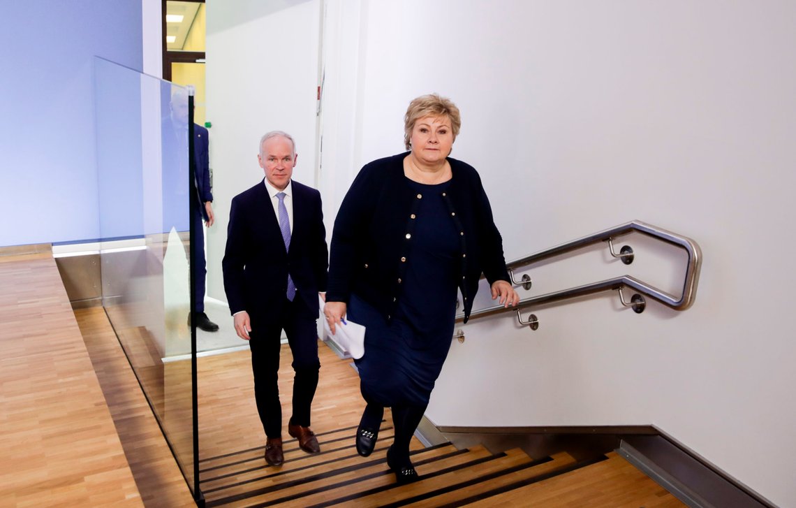 Oslo 20200310.
Finansministeren Jan Tore Sanner og statsminister Erna Solberg presenterer regjeringens vurdering av økonomiske konsekvenser av koronaviruset
Foto: Vidar Ruud / NTB scanpix Oslo 20200310.
Finansministeren Jan Tore Sanner og statsminister Erna Solberg presenterer regjeringens vurdering av økonomiske konsekvenser av koronaviruset
Foto: Vidar Ruud / NTB scanpix