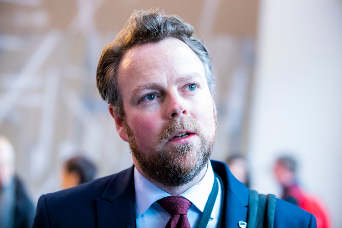 Oslo 20200218.
Arbeids- og sosialminister Torbjørn Røe Isaksen (H) snakker med pressen etter å ha møtt representanter fra Skatteetaten, Politiet, Riksadvokaten, Økokrim, Finanstilsynet, Arbeidstilsynet, Nav og Tolletaten om status og utfordringer i bekjempelsen av arbeidslivskriminalitet og økonomisk kriminalitet.
Foto: Håkon Mosvold Larsen / NTB scanpix Oslo 20200218.
Arbeids- og sosialminister Torbjørn Røe Isaksen (H) snakker med pressen etter å ha møtt representanter fra Skatteetaten, Politiet, Riksadvokaten, Økokrim, Finanstilsynet, Arbeidstilsynet, Nav og Tolletaten om status og utfordringer i bekjempelsen av arbeidslivskriminalitet og økonomisk kriminalitet.
Foto: Håkon Mosvold Larsen / NTB scanpix