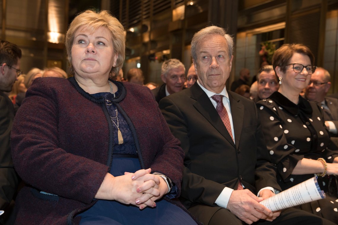 Oslo 20200213.
Statsminister Erna Solberg tv og sentralbanksjef Øystein Olsen i forbindelse med Sentralbanksjef Øystein Olsen sin årstale og middag i Norges Bank torsdag. Stortingspresident Tone W. Trøen th.
Foto: Terje Pedersen / NTB scanpix Oslo 20200213.
Statsminister Erna Solberg tv og sentralbanksjef Øystein Olsen i forbindelse med Sentralbanksjef Øystein Olsen sin årstale og middag i Norges Bank torsdag. Stortingspresident Tone W. Trøen th.
Foto: Terje Pedersen / NTB scanpix