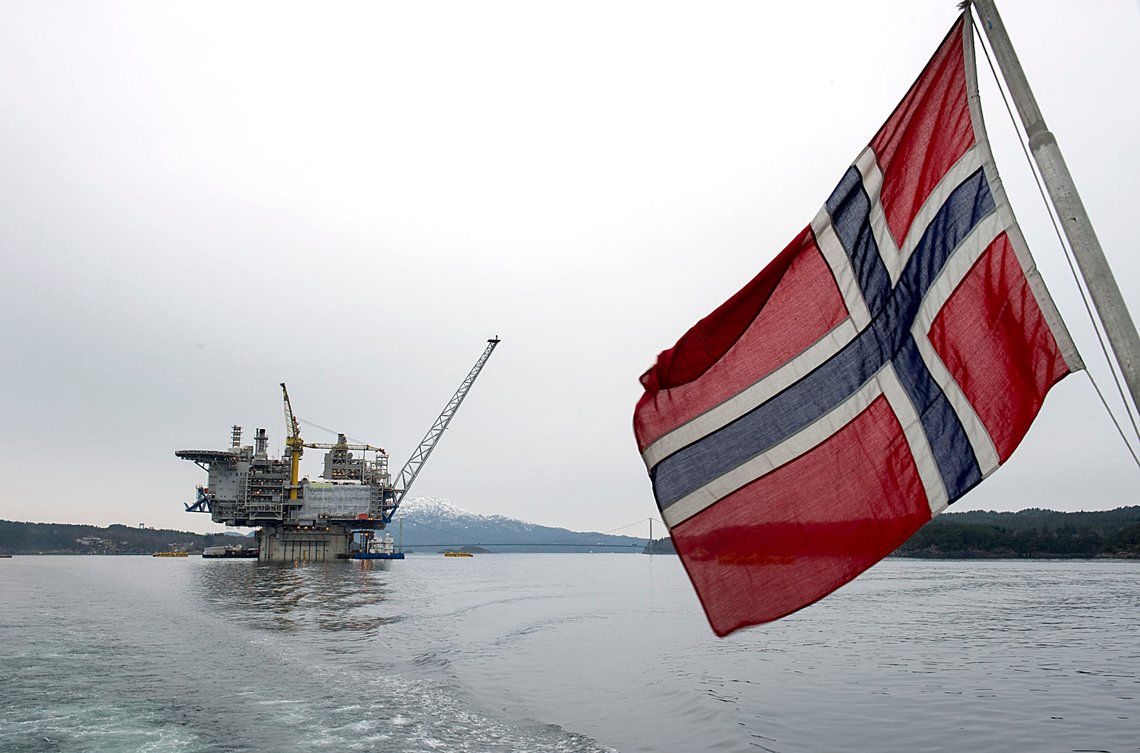 Stord 20180308.
Gassfeltet Aasta Hansteen planlegges utbygd med en SPAR-plattform, som den første på norsk sokkel. Spar-plattformen blir i disse dager ferdigstilt i Digernessundet ved Stord, og ble døpt Aasta Hansteen-plattformen i dag på kvinnedagen.
Foto: Marit Hommedal / NTB scanpix Stord 20180308.
Gassfeltet Aasta Hansteen planlegges utbygd med en SPAR-plattform, som den første på norsk sokkel. Spar-plattformen blir i disse dager ferdigstilt i Digernessundet ved Stord, og ble døpt Aasta Hansteen-plattformen i dag på kvinnedagen.
Foto: Marit Hommedal / NTB scanpix