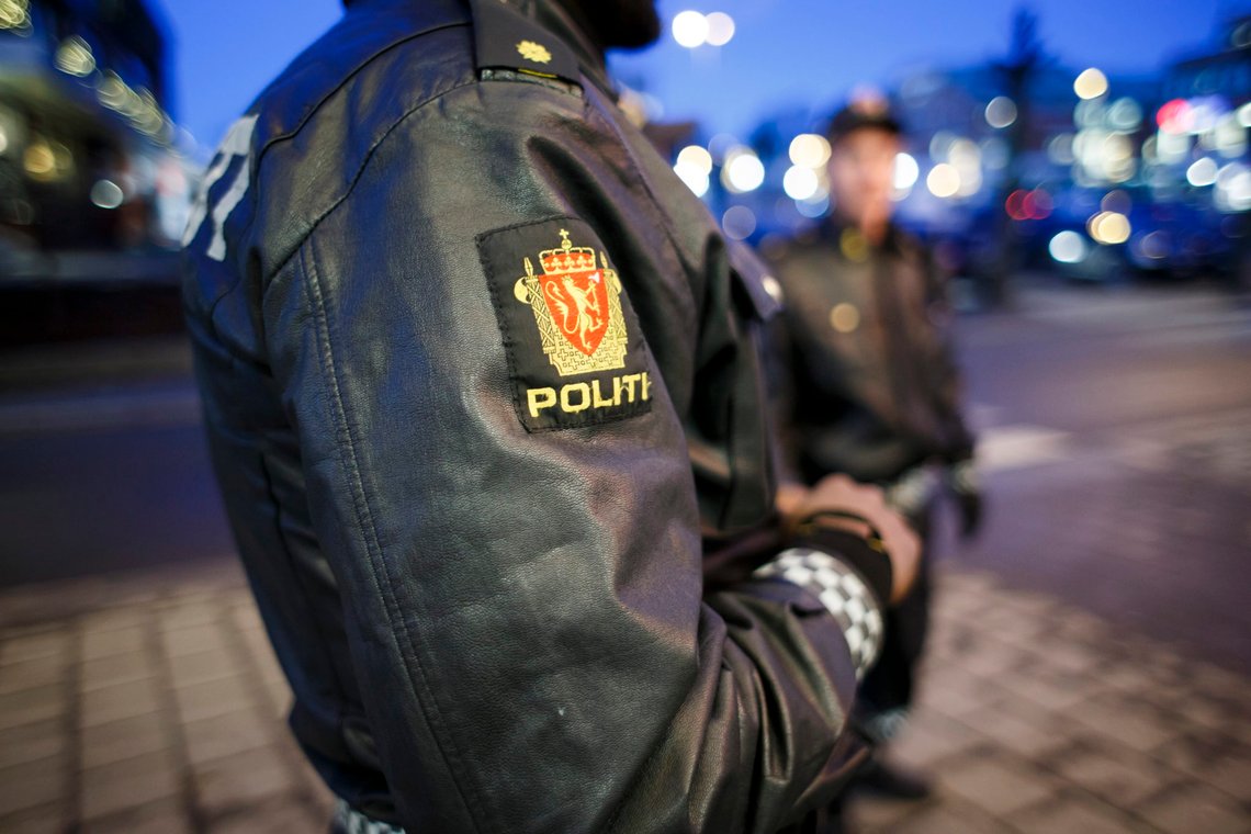 SKI 20161213.
Politiet i arbeid. Politifolk patruljerer gatene i Ski. NB! Modellklarert til redaksjonell bruk.
Foto: Heiko Junge / NTB scanpix SKI 20161213.
Politiet i arbeid. Politifolk patruljerer gatene i Ski. NB! Modellklarert til redaksjonell bruk.
Foto: Heiko Junge / NTB scanpix