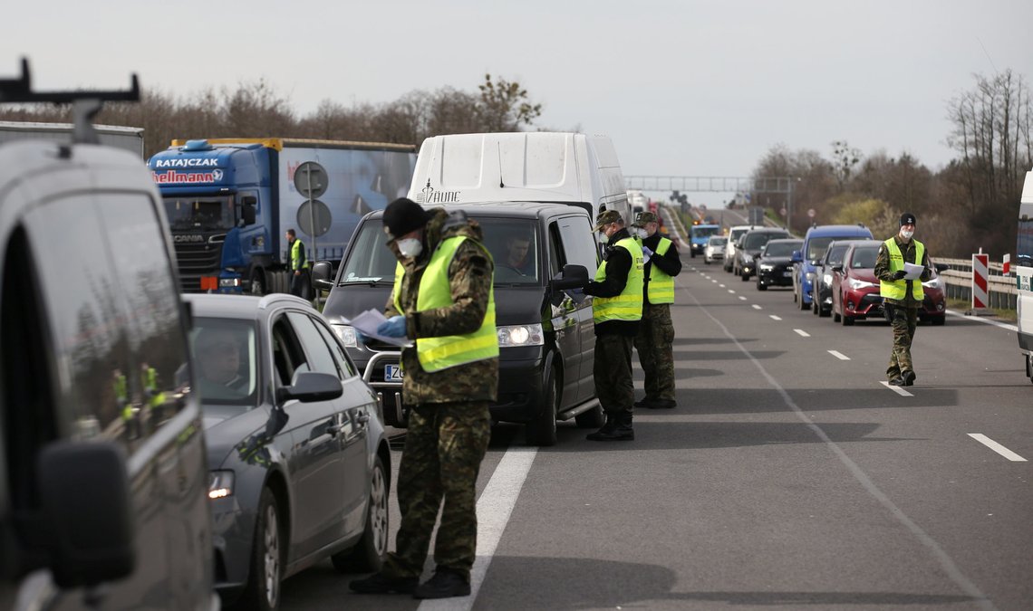 Border Police check vehicles at Poland-Germany border following an order from the Polish government to set up controls over coronavirus disease (COVID-19) in Kolbaskowo, Poland March 18, 2020. Cezary Aszkielowicz/Agencja Gazeta via REUTERS ATTENTION EDITORS - THIS IMAGE WAS PROVIDED BY A THIRD PARTY. POLAND OUT. NO COMMERCIAL OR EDITORIAL SALES IN POLAND. Border Police check vehicles at Poland-Germany border following an order from the Polish government to set up controls over coronavirus disease (COVID-19) in Kolbaskowo, Poland March 18, 2020. Cezary Aszkielowicz/Agencja Gazeta via REUTERS ATTENTION EDITORS - THIS IMAGE WAS PROVIDED BY A THIRD PARTY. POLAND OUT. NO COMMERCIAL OR EDITORIAL SALES IN POLAND.
