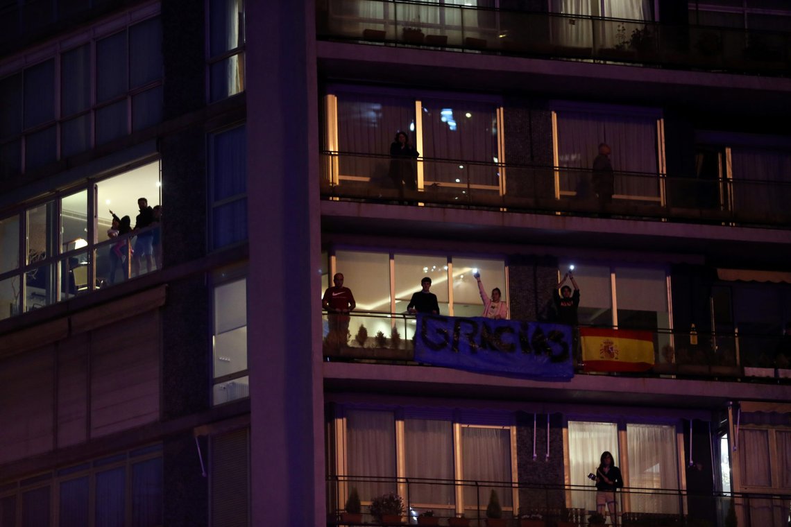 People confined in their homes applaud from their balconies in support of healthcare workers outside the Fundacion Jimenez Diaz hospital, during the coronavirus disease (COVID-19) outbreak, in Madrid, Spain March 23, 2020. REUTERS/Susana Vera People confined in their homes applaud from their balconies in support of healthcare workers outside the Fundacion Jimenez Diaz hospital, during the coronavirus disease (COVID-19) outbreak, in Madrid, Spain March 23, 2020. REUTERS/Susana Vera