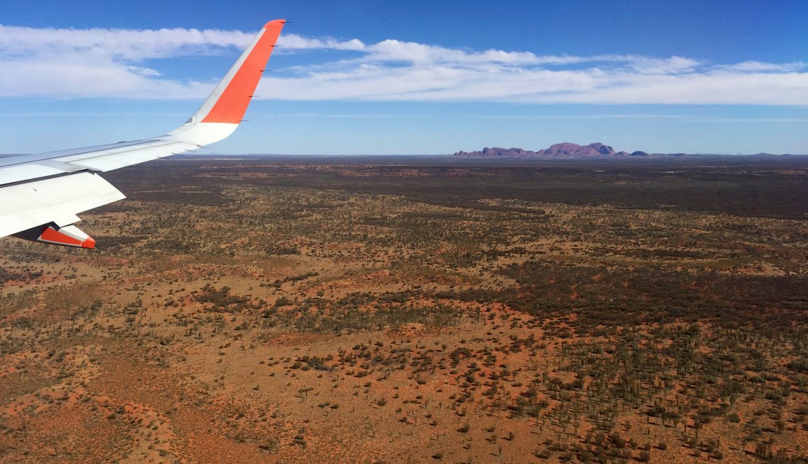 Yulara, Northern Territory, Australia 20180630.
Slettelandskap ved innflyvningen til Ayers Rock Airport. Fjellformasjonen Kata Tjuta i bakgrunnen.
Foto: Paul Kleiven / NTB scanpix Yulara, Northern Territory, Australia 20180630.
Slettelandskap ved innflyvningen til Ayers Rock Airport. Fjellformasjonen Kata Tjuta i bakgrunnen.
Foto: Paul Kleiven / NTB scanpix