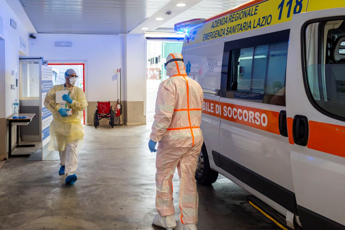 Medical workers in protective suits are seen in the emergency room of the Gemelli Hospital, where coronavirus patients are looked after, in Rome, Italy, March 16, 2020. Picture taken March 16, 2020. Policlinico Gemelli/Handout via REUTERS ATTENTION EDITORS - THIS IMAGE HAS BEEN SUPPLIED BY A THIRD PARTY. NO ARCHIVES. NO RESALES. MANDATORY CREDIT Medical workers in protective suits are seen in the emergency room of the Gemelli Hospital, where coronavirus patients are looked after, in Rome, Italy, March 16, 2020. Picture taken March 16, 2020. Policlinico Gemelli/Handout via REUTERS ATTENTION EDITORS - THIS IMAGE HAS BEEN SUPPLIED BY A THIRD PARTY. NO ARCHIVES. NO RESALES. MANDATORY CREDIT