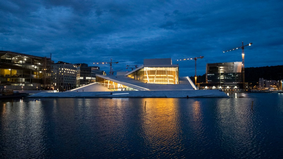 Oslo 20180706.
Sommernatt ved Operaen i Oslo
Foto: Tor Erik Schrøder / NTB scanpix Oslo 20180706.
Sommernatt ved Operaen i Oslo
Foto: Tor Erik Schrøder / NTB scanpix