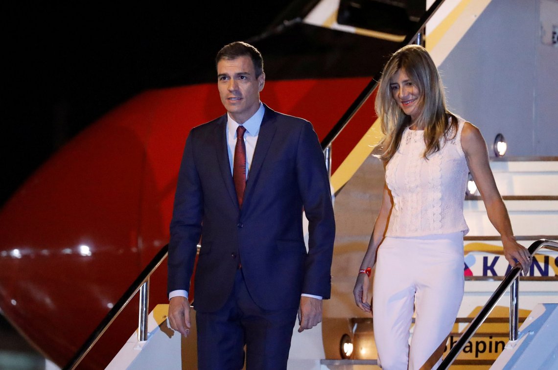 FILE PHOTO: Spain's Prime Minister Pedro Sanchez and his wife Maria Begona Gomez Fernandez arrive ahead of the G20 leaders summit in Osaka, Japan June 27, 2019. REUTERS/Jorge Silva/File Photo FILE PHOTO: Spain's Prime Minister Pedro Sanchez and his wife Maria Begona Gomez Fernandez arrive ahead of the G20 leaders summit in Osaka, Japan June 27, 2019. REUTERS/Jorge Silva/File Photo