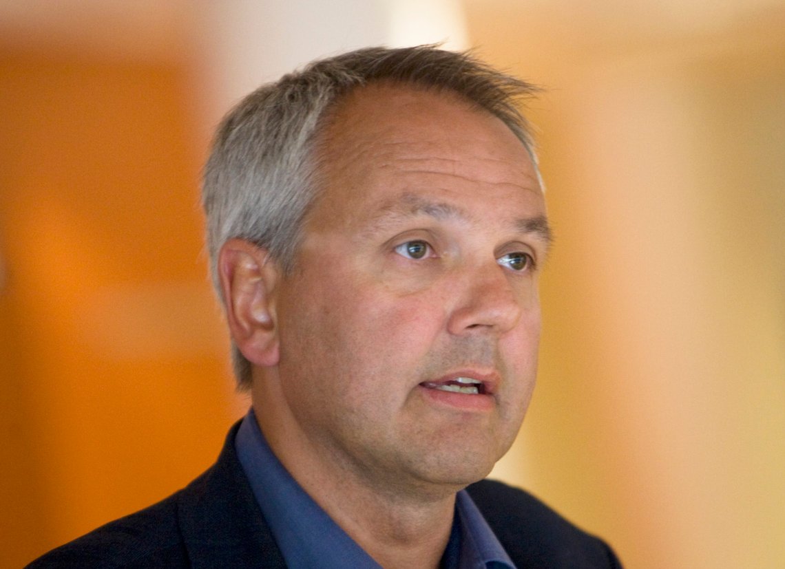OSLO 20090729: Overlege Preben Aavitsland fra Nasjonalt folkehelseinstitutt orienterte om influensasituasjonen og forventet sykdomsutvikling (sammen med helsedirektør Bjørn-Inge Larsen, ikke avbildet) i Oslo, onsdag ettermiddag.
Foto: Morten Holm / SCANPIX OSLO 20090729: Overlege Preben Aavitsland fra Nasjonalt folkehelseinstitutt orienterte om influensasituasjonen og forventet sykdomsutvikling (sammen med helsedirektør Bjørn-Inge Larsen, ikke avbildet) i Oslo, onsdag ettermiddag.
Foto: Morten Holm / SCANPIX