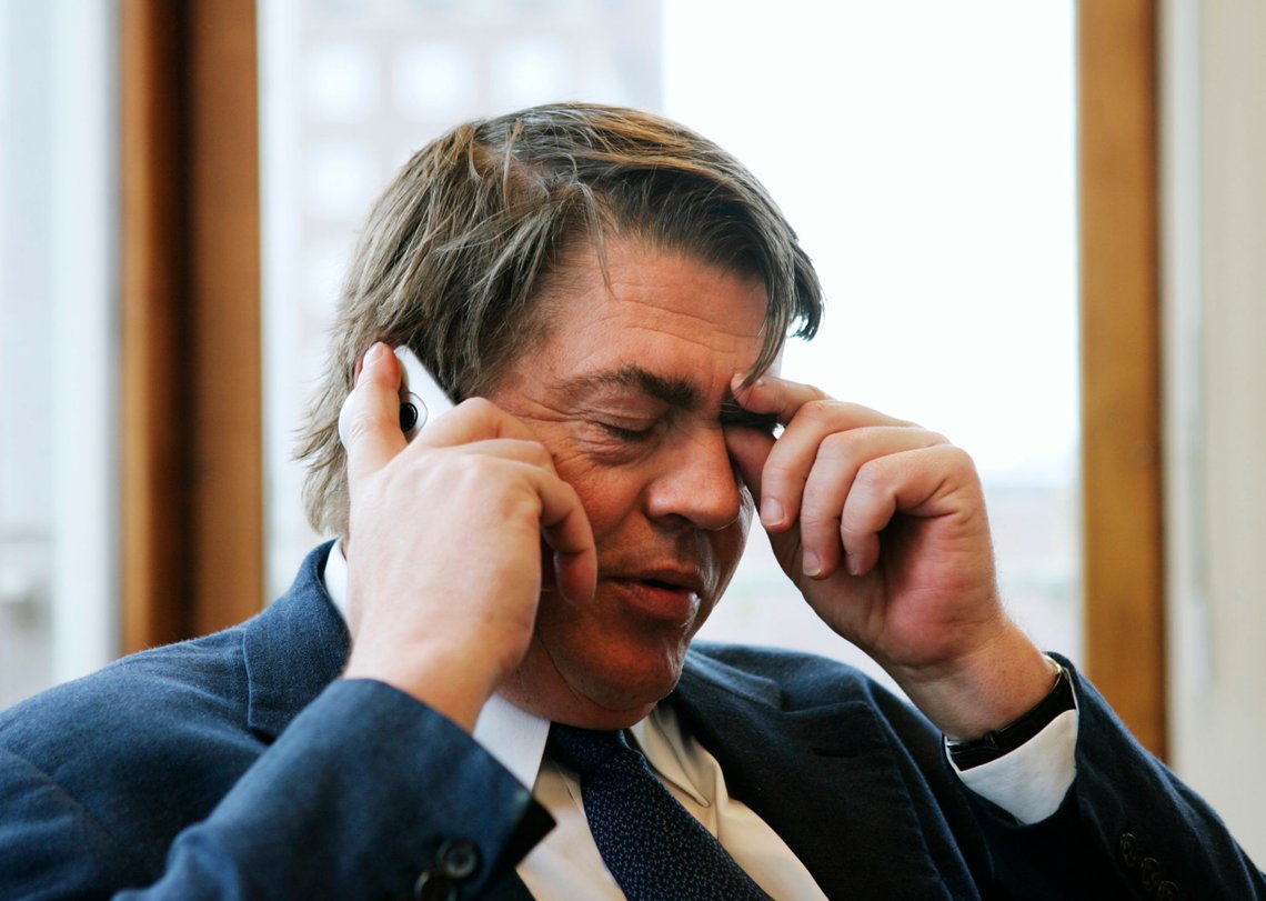 Finansmannen Jan P. Sissener bladde opp penger til Senterpartiets valgkamp i 2021. I dag sier Sissener at Trygve Slagsvold Vedum ikke skjønner finans, og at hvis Vedum hadde jobbet hos Sissener, ville han ha fått sparken for lenge siden. Foto: Erlend Aas / NTB Finansmannen Jan P. Sissener bladde opp penger til Senterpartiets valgkamp i 2021. I dag sier Sissener at Trygve Slagsvold Vedum ikke skjønner finans, og at hvis Vedum hadde jobbet hos Sissener, ville han ha fått sparken for lenge siden. Foto: Erlend Aas / NTB