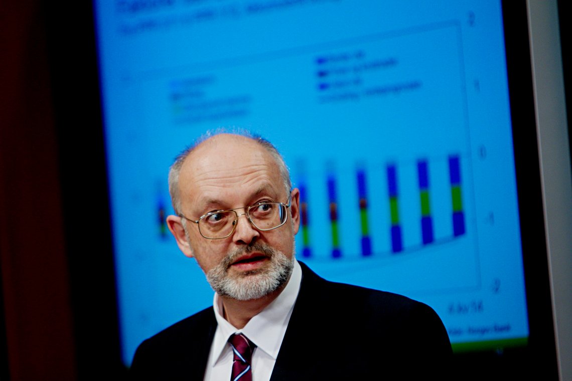 OSLO 20120314.
Direktør i Norges Bank Pengepolitikk, Jon Nicolaisen, under pressekonferansen i forbindelse med rentemøtet i Norges Bank i Oslo onsdag etttermiddag.
Foto: Stian Lysberg Solum / Scanpix OSLO 20120314.
Direktør i Norges Bank Pengepolitikk, Jon Nicolaisen, under pressekonferansen i forbindelse med rentemøtet i Norges Bank i Oslo onsdag etttermiddag.
Foto: Stian Lysberg Solum / Scanpix