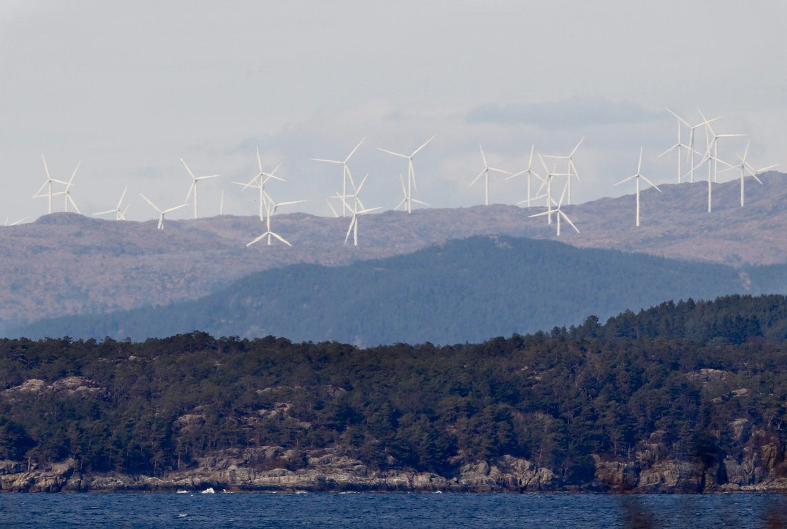 Sveio 20190401.
Vindturbiner i Midtfjellet vindpark i Fitjar kommune sett fra Tjernagel i Sveio kommune ca. 30 km. unna
Foto: Jan Kåre Ness / NTB scanpix Sveio 20190401.
Vindturbiner i Midtfjellet vindpark i Fitjar kommune sett fra Tjernagel i Sveio kommune ca. 30 km. unna
Foto: Jan Kåre Ness / NTB scanpix