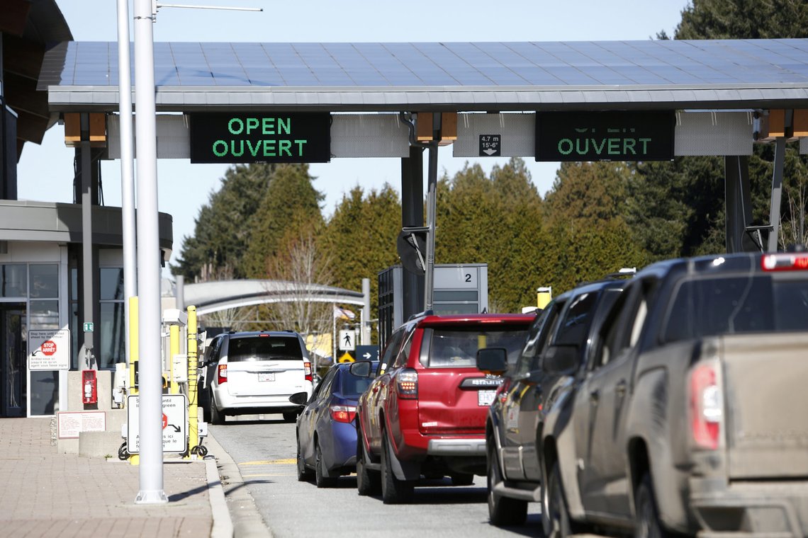 FILE PHOTO: FILE PHOTO: Drivers wait to cross through Canadian customs at the Canada-US border near the Peace Arch Provincial Park in Surrey, British Columbia, Canada. Canada March 16, 2020. REUTERS/Jesse Winter/File Photo FILE PHOTO: FILE PHOTO: Drivers wait to cross through Canadian customs at the Canada-US border near the Peace Arch Provincial Park in Surrey, British Columbia, Canada. Canada March 16, 2020. REUTERS/Jesse Winter/File Photo