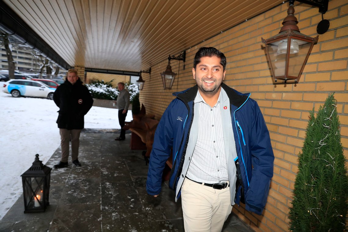 Jeløy 20180114.
Himanshu Gulati ankommer landsstyret i FrP møtes søndag morgen på Refsnes Gods.
Foto: Torstein Bøe / NTB scanpix Jeløy 20180114.
Himanshu Gulati ankommer landsstyret i FrP møtes søndag morgen på Refsnes Gods.
Foto: Torstein Bøe / NTB scanpix
