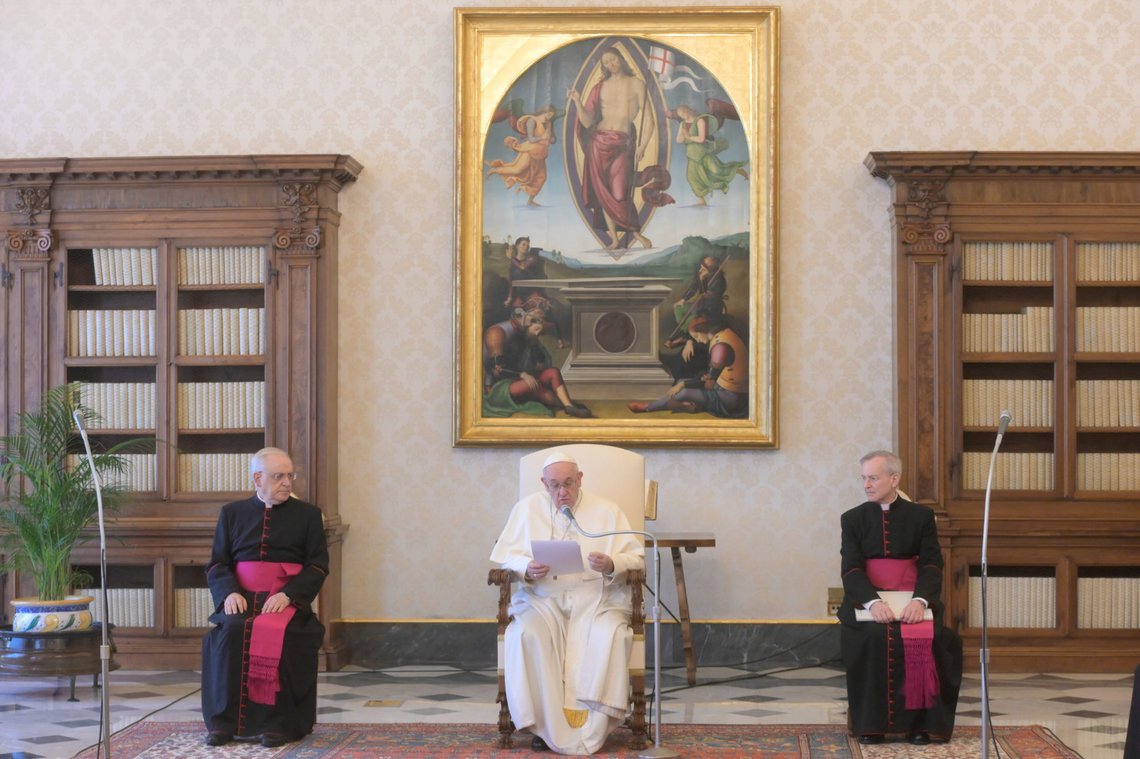 Pope Francis speaks during his general audience as it is streamed via video over the internet from a library as part of measures to contain the coronavirus disease (COVID-19) at the Vatican, April 8, 2020. Vatican Media/Handout via REUTERS ATTENTION EDITORS - THIS IMAGE HAS BEEN SUPPLIED BY A THIRD PARTY. Pope Francis speaks during his general audience as it is streamed via video over the internet from a library as part of measures to contain the coronavirus disease (COVID-19) at the Vatican, April 8, 2020. Vatican Media/Handout via REUTERS ATTENTION EDITORS - THIS IMAGE HAS BEEN SUPPLIED BY A THIRD PARTY.