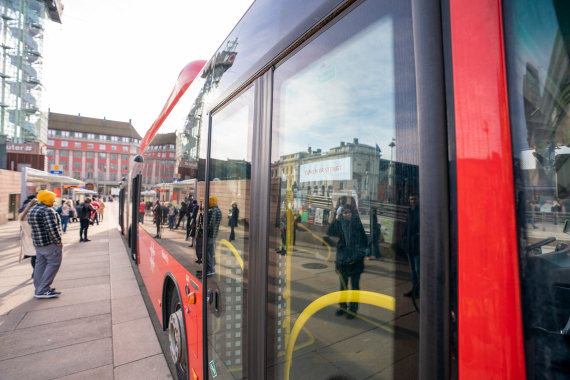 Oslo 20200312.
Ruter sine busser og trikker holder sine framdører på grunn av koronavirus utbruddet i Oslo. Dette for å verne sjåførene mot eventuell korona smitte.
Foto: Heiko Junge / NTB scanpix Oslo 20200312.
Ruter sine busser og trikker holder sine framdører på grunn av koronavirus utbruddet i Oslo. Dette for å verne sjåførene mot eventuell korona smitte.
Foto: Heiko Junge / NTB scanpix