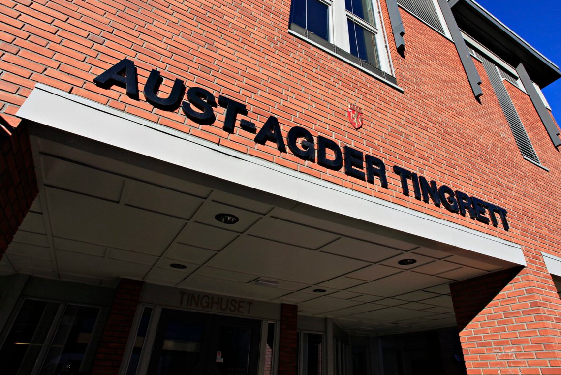 Arendal 20100913.
Arendal tingrett der rettsaken pågår der en 27-åring er tiltalt for uaktsomt drap på politimannen Børge Ivarsen i Grimstad. Rettsaken startet mandag morgen.
Foto: Tor Erik Schrøder / Scanpix Arendal 20100913.
Arendal tingrett der rettsaken pågår der en 27-åring er tiltalt for uaktsomt drap på politimannen Børge Ivarsen i Grimstad. Rettsaken startet mandag morgen.
Foto: Tor Erik Schrøder / Scanpix