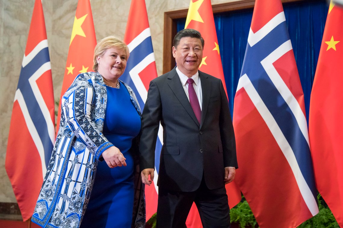 MUTIANYU, KINA 20170410.
Statsminister Erna Solberg avsluttet Kina-besøket med å møte president Xi Jinping i Folkets store hall i Beijing mandag. Solberg har vært på offisielt besøk til Kina der gjenopptakelse av politisk og økonomisk samarbeid med Kina er hovedformålet med besøket
Foto: Heiko Junge / NTB scanpix MUTIANYU, KINA 20170410.
Statsminister Erna Solberg avsluttet Kina-besøket med å møte president Xi Jinping i Folkets store hall i Beijing mandag. Solberg har vært på offisielt besøk til Kina der gjenopptakelse av politisk og økonomisk samarbeid med Kina er hovedformålet med besøket
Foto: Heiko Junge / NTB scanpix