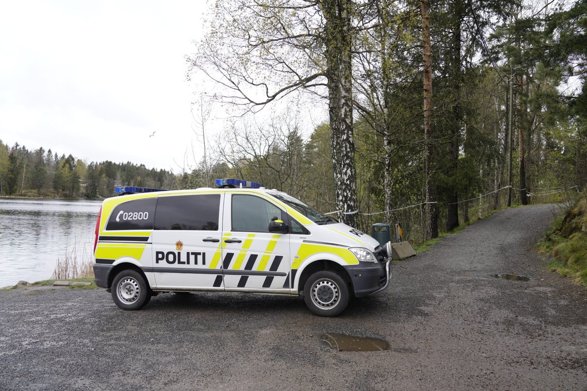 Lørenskog 20200428.
Politibil ved Elveveien i Lørenskog. Politiet har satt opp flere sperringer i området, etter at Anne-Elisabeth Hagens ektemann Tom Hagen ble pågrepet i en politiaksjon i Lørenskog. Hans kone har vært savnet i halvannet år.
Foto: Heiko Junge / NTB scanpix Lørenskog 20200428.
Politibil ved Elveveien i Lørenskog. Politiet har satt opp flere sperringer i området, etter at Anne-Elisabeth Hagens ektemann Tom Hagen ble pågrepet i en politiaksjon i Lørenskog. Hans kone har vært savnet i halvannet år.
Foto: Heiko Junge / NTB scanpix
