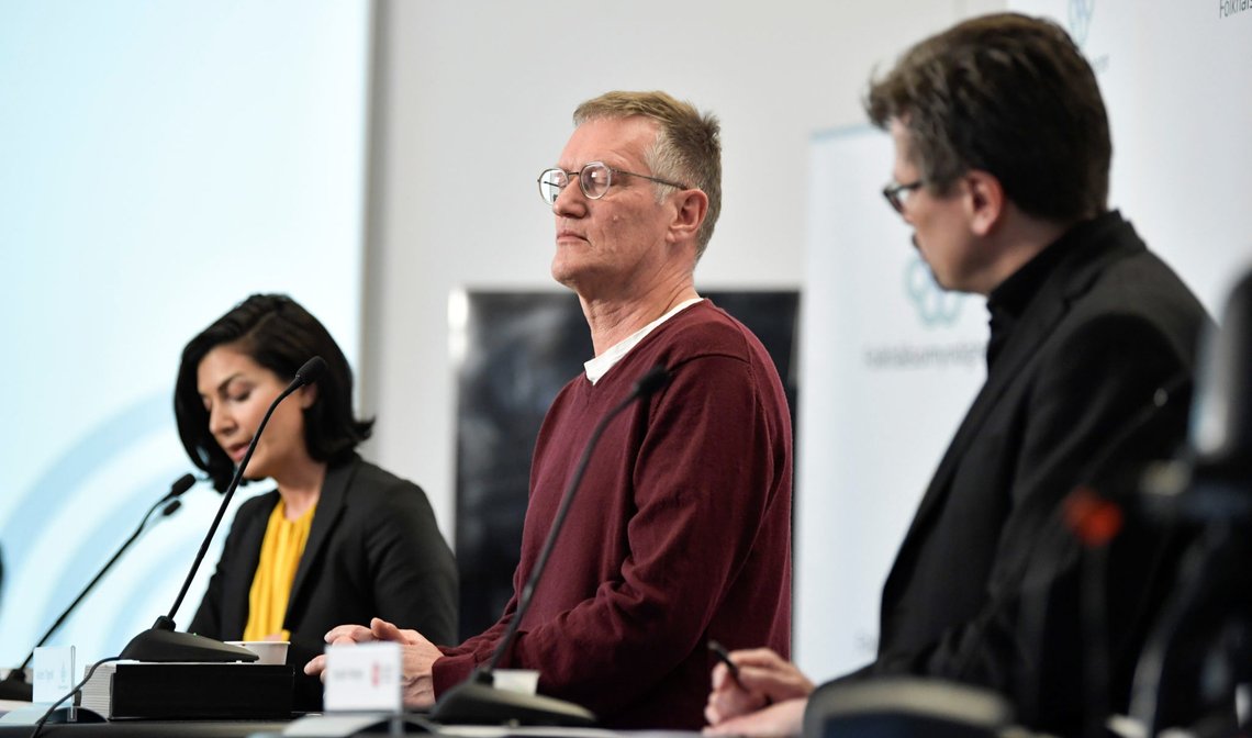 (L-R) Taha Alexandersson of the National Board of Health and Welfare, State epidemiologist Anders Tegnell of the Public Health Agency and Svante Werger of the Swedish Civil Contingencies Agency (MSB) attend a daily news conference on the coronavirus disease (Covid-19), in Stockholm, Sweden, April 2, 2020. Janerik Henriksson/TT News Agency/via REUTERS ATTENTION EDITORS - THIS IMAGE WAS PROVIDED BY A THIRD PARTY. SWEDEN OUT. NO COMMERCIAL OR EDITORIAL SALES IN SWEDEN. (L-R) Taha Alexandersson of the National Board of Health and Welfare, State epidemiologist Anders Tegnell of the Public Health Agency and Svante Werger of the Swedish Civil Contingencies Agency (MSB) attend a daily news conference on the coronavirus disease (Covid-19), in Stockholm, Sweden, April 2, 2020. Janerik Henriksson/TT News Agency/via REUTERS ATTENTION EDITORS - THIS IMAGE WAS PROVIDED BY A THIRD PARTY. SWEDEN OUT. NO COMMERCIAL OR EDITORIAL SALES IN SWEDEN.