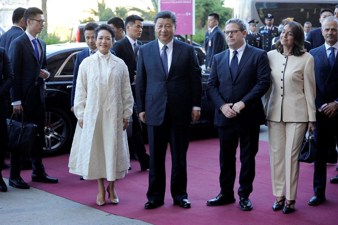 Chinese President Xi Jinping and his wife Peng Liyuan are welcomed by President of the Sicilian Parliament Gianfranco Micciche as they arrive at the Sicilian parliament building during a private visit at the end of their trip to Italy, in Palermo, Italy, March 23, 2019. REUTERS/Guglielmo Mangiapane Chinese President Xi Jinping and his wife Peng Liyuan are welcomed by President of the Sicilian Parliament Gianfranco Micciche as they arrive at the Sicilian parliament building during a private visit at the end of their trip to Italy, in Palermo, Italy, March 23, 2019. REUTERS/Guglielmo Mangiapane