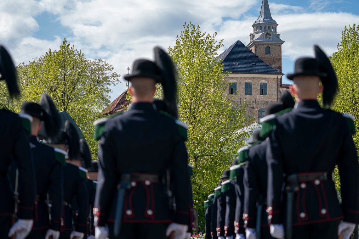 Oslo 20190508.
Gardister fra kongens garde deltar på markeringen av frigjøringsdagen og nasjonal veterandag på Akershus festning.
Foto: Heiko Junge / NTB scanpix Oslo 20190508.
Gardister fra kongens garde deltar på markeringen av frigjøringsdagen og nasjonal veterandag på Akershus festning.
Foto: Heiko Junge / NTB scanpix