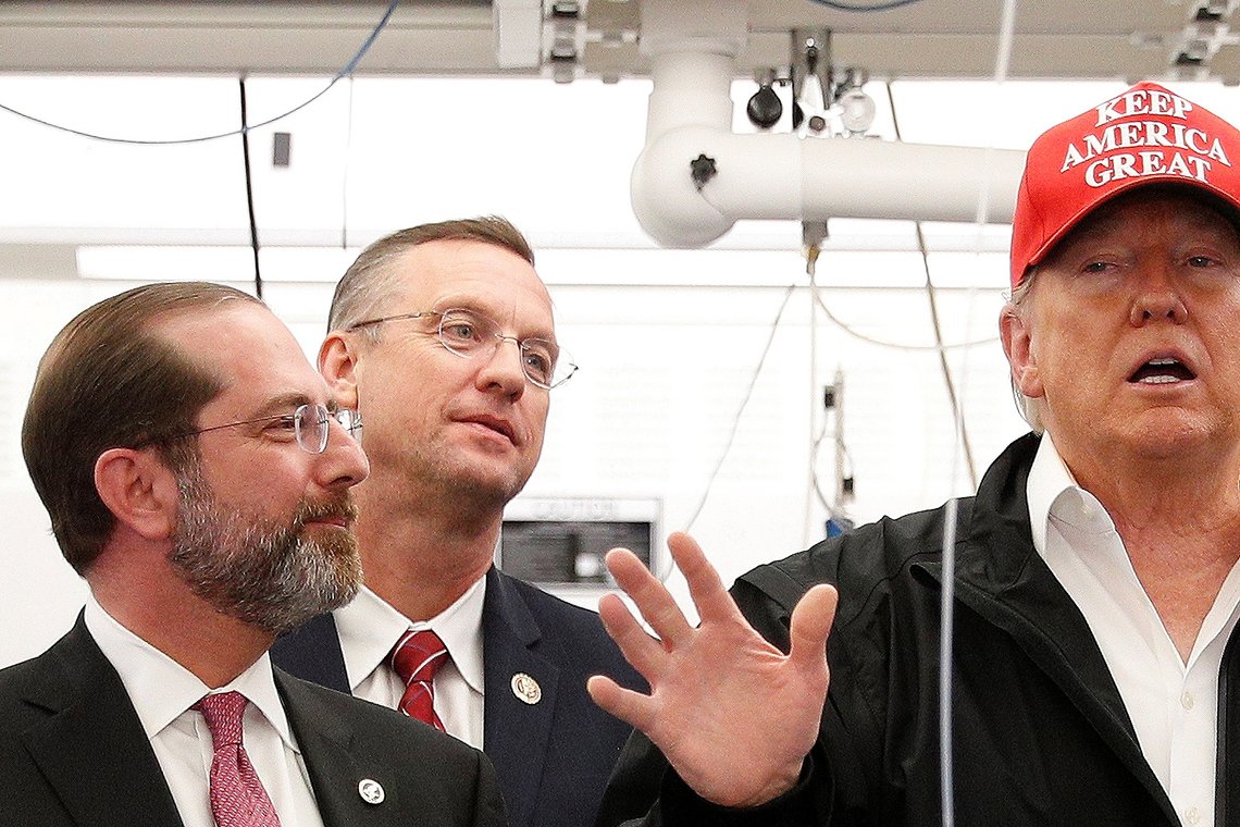 U.S. President Donald Trump delivers remarks beside HHS Secretary Alex Azar and Rep. Doug Collins (R-GA) during a tour of the Center for Disease Control in Atlanta, Georgia, U.S., March 6, 2020. Picture taken March 6, 2020. REUTERS/Tom Brenner U.S. President Donald Trump delivers remarks beside HHS Secretary Alex Azar and Rep. Doug Collins (R-GA) during a tour of the Center for Disease Control in Atlanta, Georgia, U.S., March 6, 2020. Picture taken March 6, 2020. REUTERS/Tom Brenner