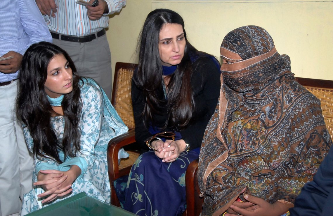 Shehrbano (L) and Aamna Taseer, the daughter and wife, respectively, of the Governor of Punjab Province Salman Taseer (unseen) speak to Asia Bibi (R), a Pakistani Christian woman who has been sentenced to death for blasphemy, during their visit to her jail in Sheikhupura, located in Pakistan's Punjab Province November 20, 2010. Bibi, 36, who was handed down the death sentence by a court in Nankana district in central Punjab earlier this month, appealed President Asif Ali Zardari on Saturday to pardon her, saying she was wrongly implicated in the case. REUTERS/Asad Karim (PAKISTAN - Tags: POLITICS RELIGION CRIME LAW) Shehrbano (L) and Aamna Taseer, the daughter and wife, respectively, of the Governor of Punjab Province Salman Taseer (unseen) speak to Asia Bibi (R), a Pakistani Christian woman who has been sentenced to death for blasphemy, during their visit to her jail in Sheikhupura, located in Pakistan's Punjab Province November 20, 2010. Bibi, 36, who was handed down the death sentence by a court in Nankana district in central Punjab earlier this month, appealed President Asif Ali Zardari on Saturday to pardon her, saying she was wrongly implicated in the case. REUTERS/Asad Karim (PAKISTAN - Tags: POLITICS RELIGION CRIME LAW)
