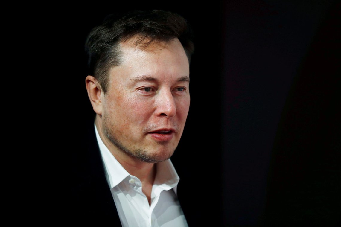 FILE PHOTO: SpaceX owner and Tesla CEO Elon Musk arrives on the red carpet for the automobile awards "Das Goldene Lenkrad" (The golden steering wheel) given by a German newspaper in Berlin, Germany, November 12, 2019. REUTERS/Hannibal Hanschke/File Photo FILE PHOTO: SpaceX owner and Tesla CEO Elon Musk arrives on the red carpet for the automobile awards "Das Goldene Lenkrad" (The golden steering wheel) given by a German newspaper in Berlin, Germany, November 12, 2019. REUTERS/Hannibal Hanschke/File Photo