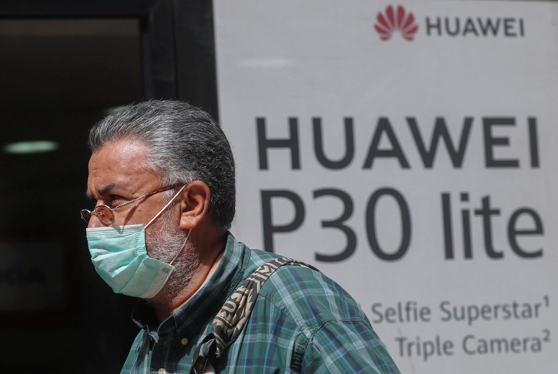 A man, wearing a protective mask due to the spread of coronavirus disease (COVID-19), walks past a Huawei store in Cairo, Egypt March 31, 2020. REUTERS/Amr Abdallah Dalsh A man, wearing a protective mask due to the spread of coronavirus disease (COVID-19), walks past a Huawei store in Cairo, Egypt March 31, 2020. REUTERS/Amr Abdallah Dalsh