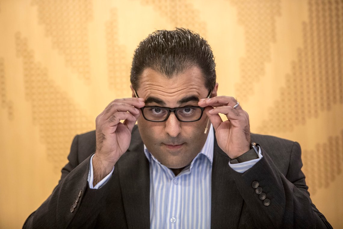 Oslo 20181001.
Arbeiderpartiets migrasjonsutvalg la frem hele utvalgets innstilling på en pressekonferanse i APs lokaler mandag. Masud Gharahkhani er har vært leder for utvalget.
Foto: Ole Berg-Rusten / NTB Scanpix Oslo 20181001.
Arbeiderpartiets migrasjonsutvalg la frem hele utvalgets innstilling på en pressekonferanse i APs lokaler mandag. Masud Gharahkhani er har vært leder for utvalget.
Foto: Ole Berg-Rusten / NTB Scanpix