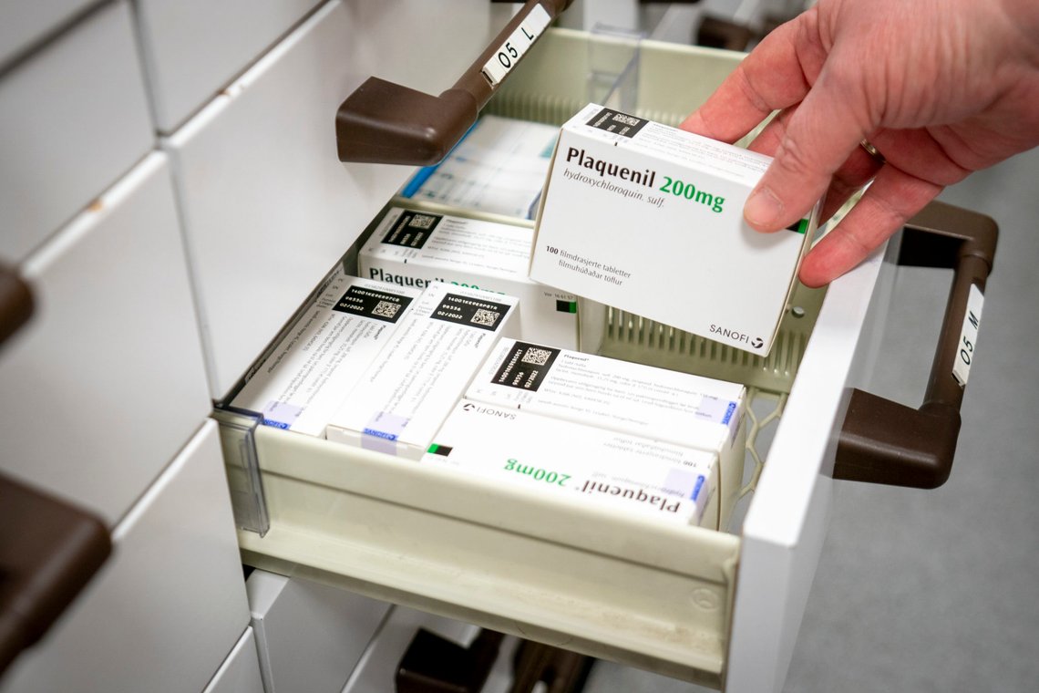Oslo 20200323.
Et av legemidlene som norsk helsevesen skal teste mot koronaviruset er Plaquenil. Det er en malariamedisin som inneholder hydroxyklorokin.
Foto: Heiko Junge / NTB scanpix Oslo 20200323.
Et av legemidlene som norsk helsevesen skal teste mot koronaviruset er Plaquenil. Det er en malariamedisin som inneholder hydroxyklorokin.
Foto: Heiko Junge / NTB scanpix