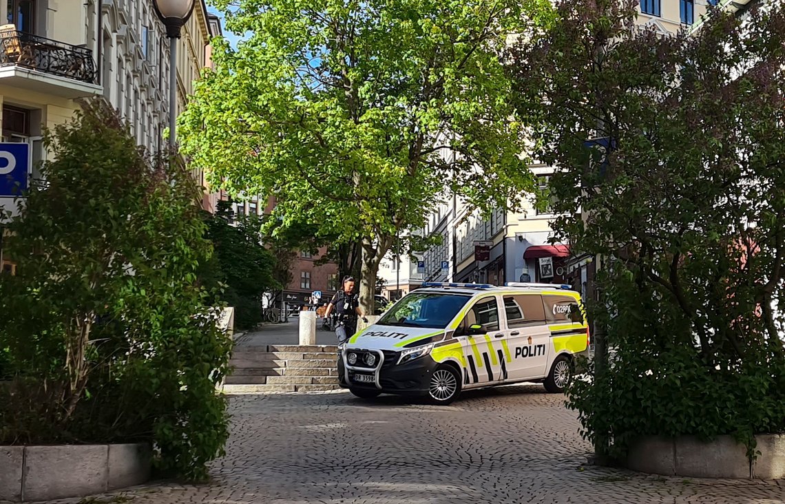 Oslo 20200509.
Bevæpnet politi rykket ut til Bislett lørdag ettermiddag etter melding om slagsmål. En person er sendt til legevakten, og seks personer er pågrepet.
Foto: Marius Helge Larsen / NTB scanpix Oslo 20200509.
Bevæpnet politi rykket ut til Bislett lørdag ettermiddag etter melding om slagsmål. En person er sendt til legevakten, og seks personer er pågrepet.
Foto: Marius Helge Larsen / NTB scanpix