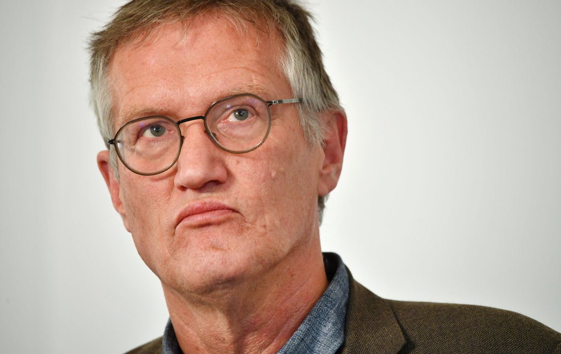 State epidemiologist Anders Tegnell of the Public Health Agency of Sweden listens during a news conference on a daily update on the coronavirus disease (COVID-19) situation, in Stockholm, Sweden, May 15, 2020. TT News Agency/Henrik Montgomery via REUTERS ATTENTION EDITORS - THIS IMAGE WAS PROVIDED BY A THIRD PARTY. SWEDEN OUT. NO COMMERCIAL OR EDITORIAL SALES IN SWEDEN. State epidemiologist Anders Tegnell of the Public Health Agency of Sweden listens during a news conference on a daily update on the coronavirus disease (COVID-19) situation, in Stockholm, Sweden, May 15, 2020. TT News Agency/Henrik Montgomery via REUTERS ATTENTION EDITORS - THIS IMAGE WAS PROVIDED BY A THIRD PARTY. SWEDEN OUT. NO COMMERCIAL OR EDITORIAL SALES IN SWEDEN.