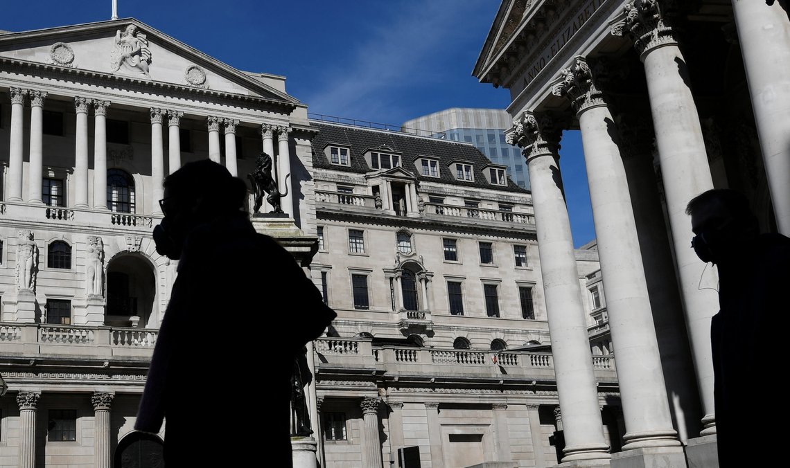 People wearing masks walk past the Bank of England, as the spread of the coronavirus disease (COVID-19) continues, in London, Britain, March 23, 2020. REUTERS/Toby Melville People wearing masks walk past the Bank of England, as the spread of the coronavirus disease (COVID-19) continues, in London, Britain, March 23, 2020. REUTERS/Toby Melville