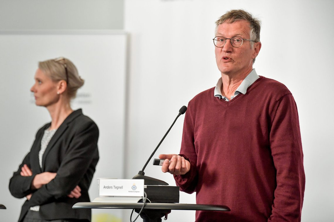 State epidemiologist of the Public Health Agency of Sweden, Anders Tegnell, speaks during a news conference on the coronavirus disease (COVID-19) situation, as the COVID-19 outbreak continues, in Stockholm, Sweden May 4, 2020. TT News Agency/Jessica Gow via REUTERS ATTENTION EDITORS - THIS IMAGE WAS PROVIDED BY A THIRD PARTY. SWEDEN OUT. NO COMMERCIAL OR EDITORIAL SALES IN SWEDEN. State epidemiologist of the Public Health Agency of Sweden, Anders Tegnell, speaks during a news conference on the coronavirus disease (COVID-19) situation, as the COVID-19 outbreak continues, in Stockholm, Sweden May 4, 2020. TT News Agency/Jessica Gow via REUTERS ATTENTION EDITORS - THIS IMAGE WAS PROVIDED BY A THIRD PARTY. SWEDEN OUT. NO COMMERCIAL OR EDITORIAL SALES IN SWEDEN.