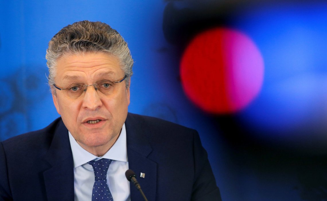 The head of the Robert Koch Institute, Lothar Wieler, addresses a news conference on the coronavirus disease (COVID-19) in Berlin, Germany May 5, 2020. Markus Schreiber/Pool via REUTERS The head of the Robert Koch Institute, Lothar Wieler, addresses a news conference on the coronavirus disease (COVID-19) in Berlin, Germany May 5, 2020. Markus Schreiber/Pool via REUTERS