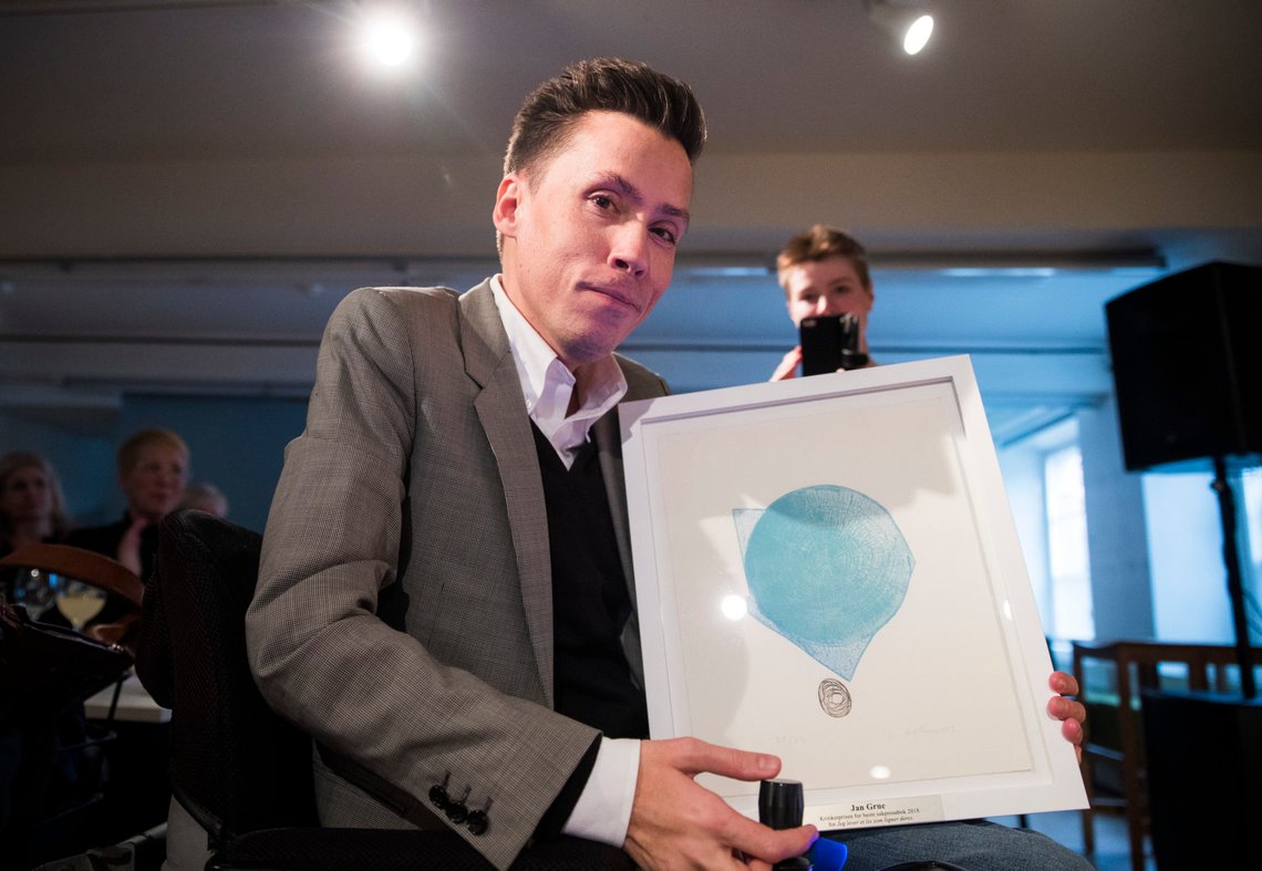 Oslo 20190307.
Jan Grue får kritikerprisen for beste sakprosa for voksne for boken «Jeg lever et liv som ligner deres» (Gyldendal). Prisen blir delt ut på Litteraturhuset i Oslo.
Foto: Terje Pedersen / NTB scanpix Oslo 20190307.
Jan Grue får kritikerprisen for beste sakprosa for voksne for boken «Jeg lever et liv som ligner deres» (Gyldendal). Prisen blir delt ut på Litteraturhuset i Oslo.
Foto: Terje Pedersen / NTB scanpix