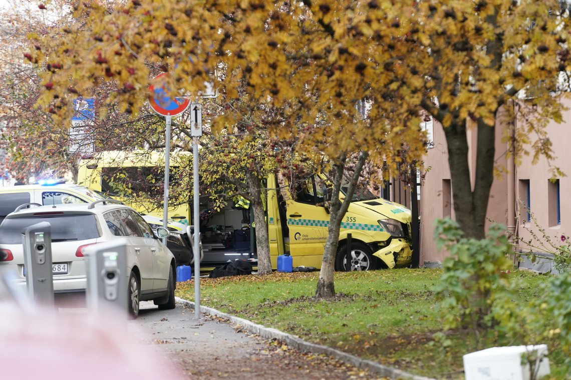Oslo 20191022.
En person har stjålet en ambulanse på Torshov. Personen skal ha kjørt på personer og kollidert med flere kjøretøy
Foto: Håkon Mosvold Larsen / NTB scanpix Oslo 20191022.
En person har stjålet en ambulanse på Torshov. Personen skal ha kjørt på personer og kollidert med flere kjøretøy
Foto: Håkon Mosvold Larsen / NTB scanpix