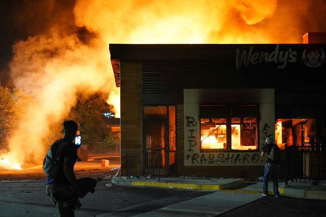 A Wendy’s burns following a rally against racial inequality and the police shooting death of Rayshard Brooks, in Atlanta, Georgia, U.S. June 13, 2020. REUTERS/Elijah Nouvelage A Wendy’s burns following a rally against racial inequality and the police shooting death of Rayshard Brooks, in Atlanta, Georgia, U.S. June 13, 2020. REUTERS/Elijah Nouvelage