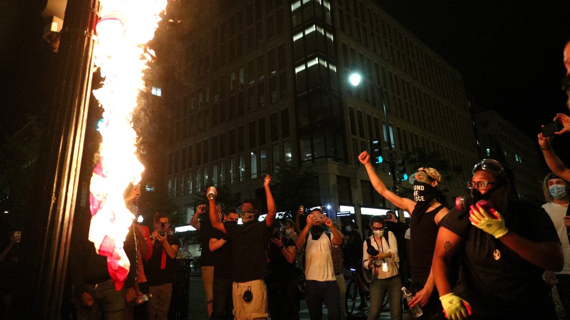 Protesters set fire to an American flag at Black Lives Matter Plaza near the White House, amid racial inequality protests in Washington, U.S., June 23, 2020. REUTERS/Tom Brenner Protesters set fire to an American flag at Black Lives Matter Plaza near the White House, amid racial inequality protests in Washington, U.S., June 23, 2020. REUTERS/Tom Brenner
