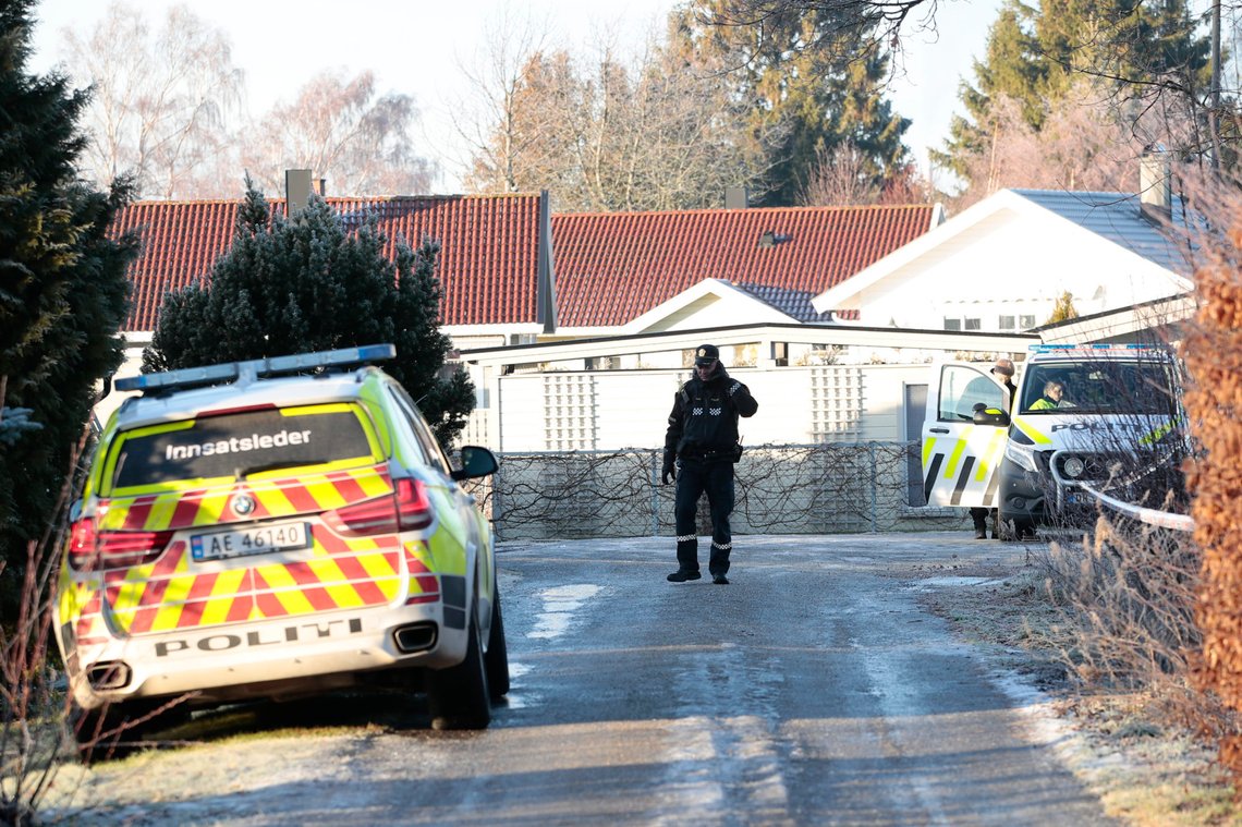 Sarpsborg 20181228.
Politiet jobber på et drapsåsted i Moenskogen på Borgenhaugen i Sarpsborg. En person er pågrepet og siktet. Kvinne drept.
Foto: Håkon Mosvold Larsen / NTB scanpix Sarpsborg 20181228.
Politiet jobber på et drapsåsted i Moenskogen på Borgenhaugen i Sarpsborg. En person er pågrepet og siktet. Kvinne drept.
Foto: Håkon Mosvold Larsen / NTB scanpix
