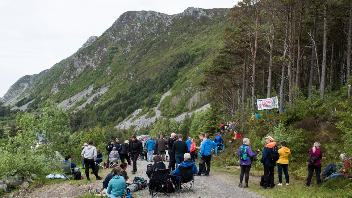 Haramsøya på Sunnmøre 20200604.
Vindkrafts demonstranter på Haramsøya på Sunnmøre torsdag.
Foto: Olav Skarstein, Lokalavisa Nordre / NTB scanpix Haramsøya på Sunnmøre 20200604.
Vindkrafts demonstranter på Haramsøya på Sunnmøre torsdag.
Foto: Olav Skarstein, Lokalavisa Nordre / NTB scanpix