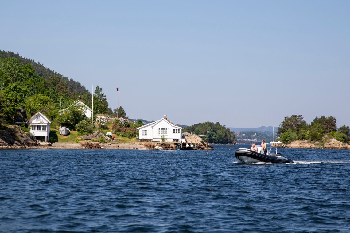 Drøbak 20180530.
Båtliv og hytte ved vannet i Oslofjorden. Bildet er tatt like ved Sætre i Hurum kommune.
Foto: Tore Meek / NTB scanpix Drøbak 20180530.
Båtliv og hytte ved vannet i Oslofjorden. Bildet er tatt like ved Sætre i Hurum kommune.
Foto: Tore Meek / NTB scanpix